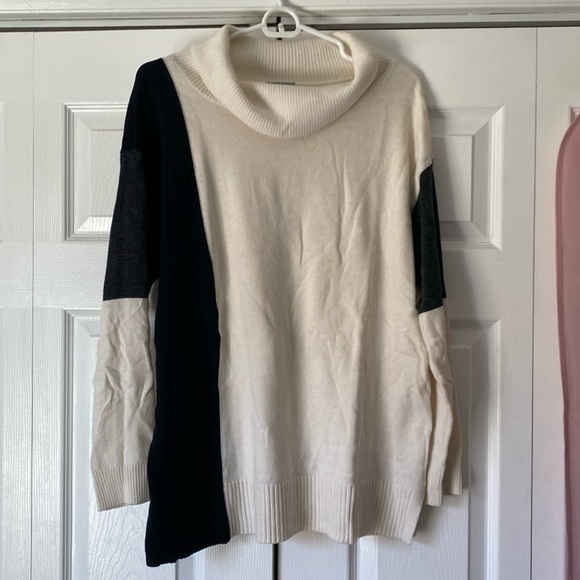 Women’s tea by Talbots cow neck, tunic, color block sweater - Picture 1 of 6
